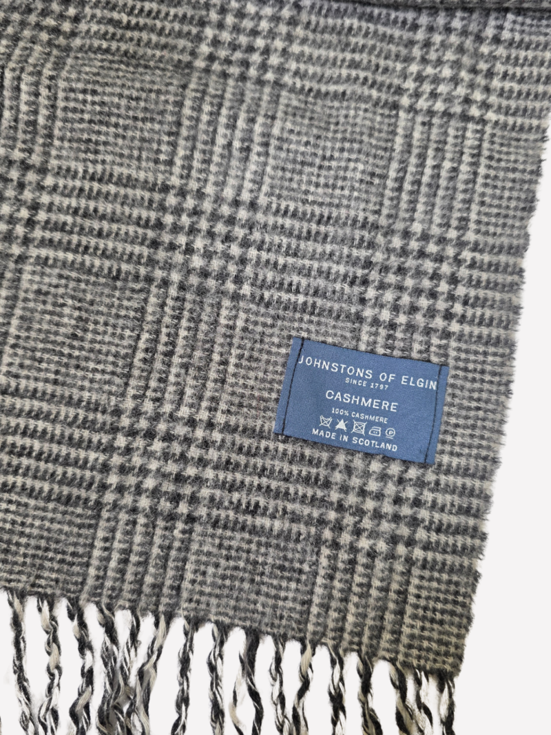 Johnstons of Elgin grey cashmere scarf - Image 2